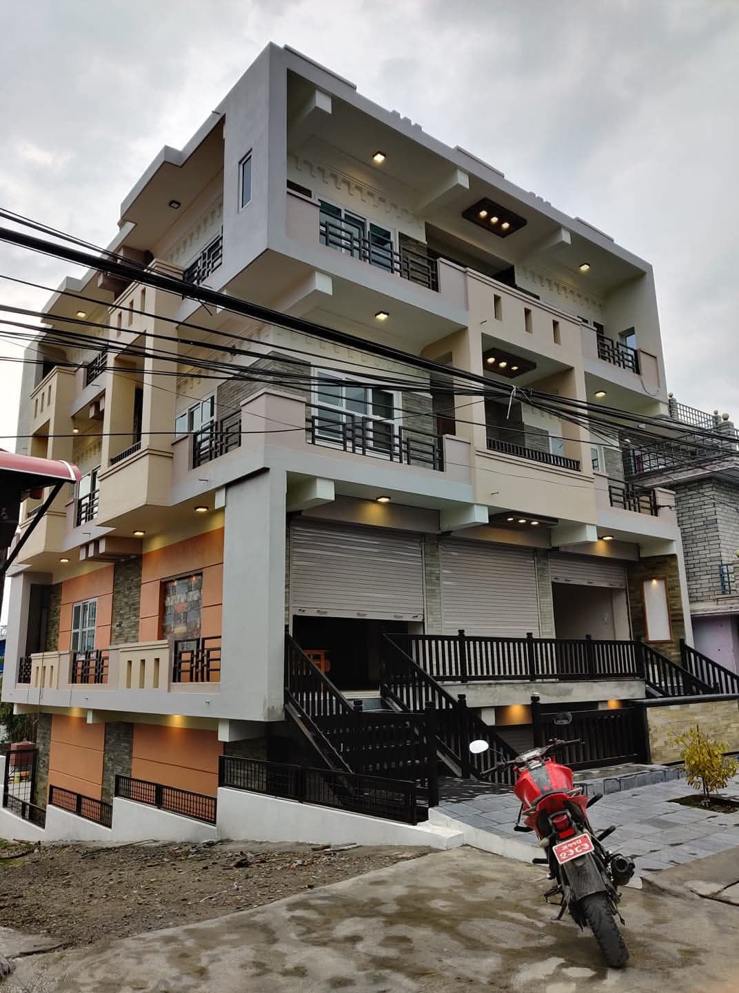 Shutter for rent in Ranipauwa